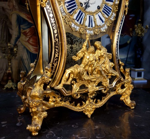 18th C Cartel Boulle marquetry clock in gilt bronze - 