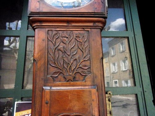 Horloge galbée en noyer massif, XVIIIe - 