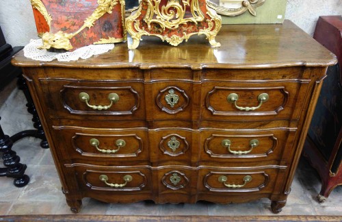 Antiquités - 18th C Provencal &quot;arbalete&quot; chest of drawers   