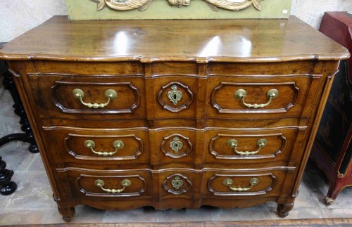 Antiquités - 18th C Provencal &quot;arbalete&quot; chest of drawers   