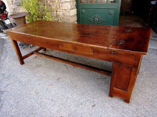 18th century - 18th C farmhouse table in oak with bread compartment 