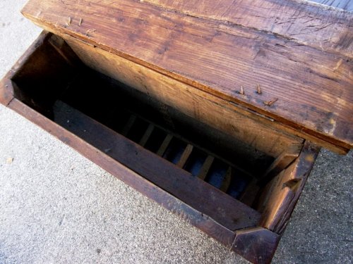 Antiquités - 18th C farmhouse table in oak with bread compartment 