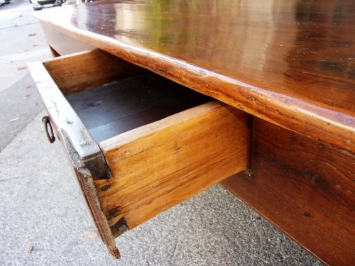 Antiquités - 18th C farmhouse table in oak with bread compartment 