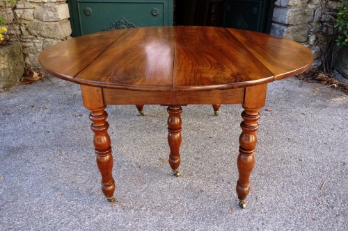 Furniture  - French Restauration period table in walnut