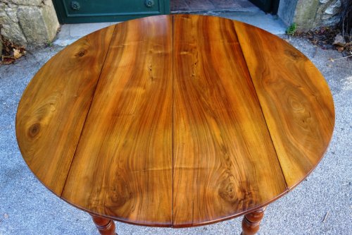 French Restauration period table in walnut - 