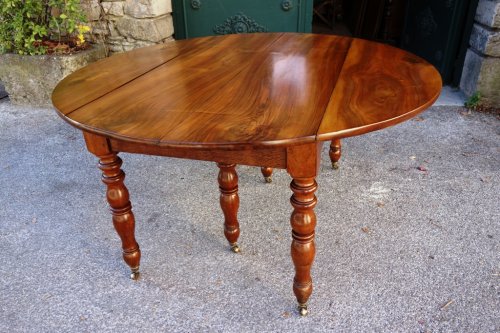 19th century - French Restauration period table in walnut