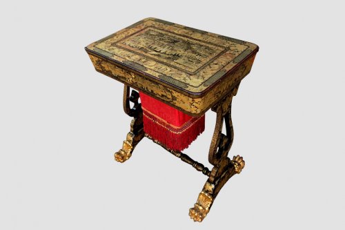 Précieuse table à ouvrage en laque de Chine - Méounes Antiquités