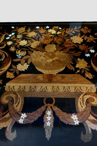 Mobilier Table & Guéridon - Table Mazarine en bois noirci et marqueterie au « Jasmin » , fin XIXe