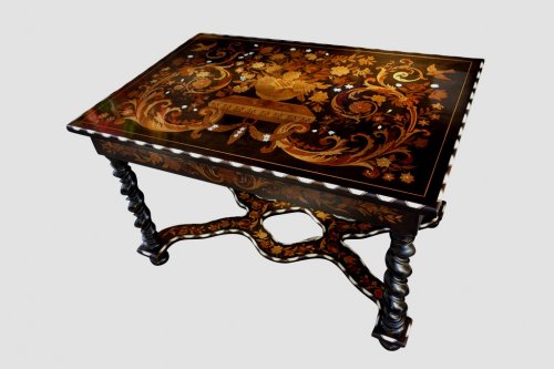 Antiquités - Table Mazarine en bois noirci et marqueterie au « Jasmin » , fin XIXe