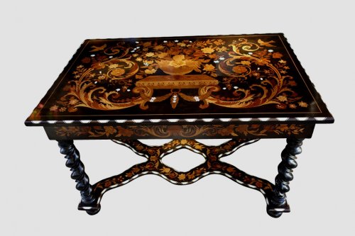 Antiquités - Table Mazarine en bois noirci et marqueterie au « Jasmin » , fin XIXe