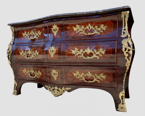 XVIIIe siècle - Commode tombeau estampillée Mondon, XVIIIe siècle