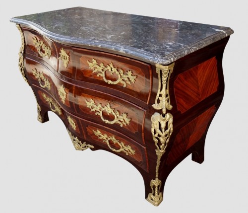 Antiquités - Commode tombeau estampillée Mondon, XVIIIe siècle