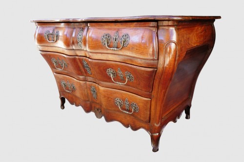 18th century - Commode in solid cherry, work of the Southwest 