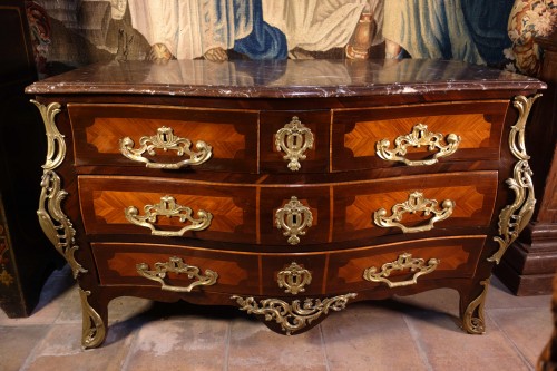 XVIIIe siècle - Commode tombeau estampillée C.I Dufour