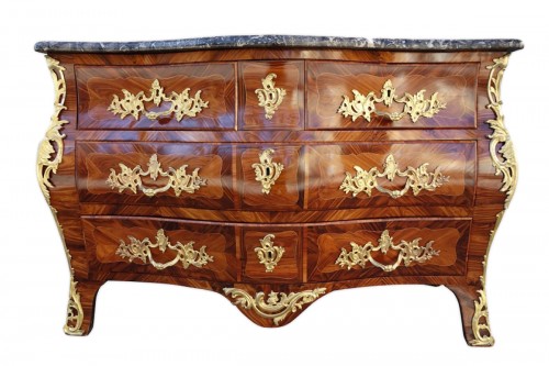 Commode tombeau en marqueterie avec poinçon de jurande, XVIIIe