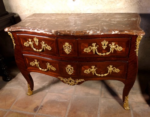 Furniture  -  Chest of drawers inlaid with crowned Cs, Louis XV period