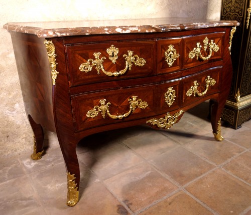 Commode sauteuse marquetée aux C couronnés, époque Louis XV - Méounes Antiquités