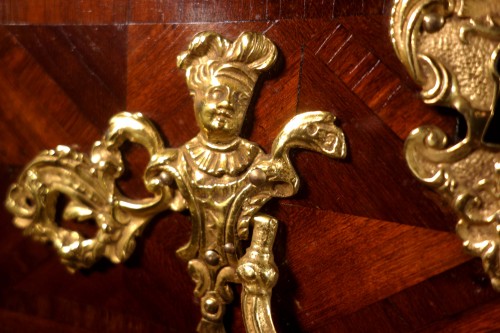 18th century -  Chest of drawers inlaid with crowned Cs, Louis XV period