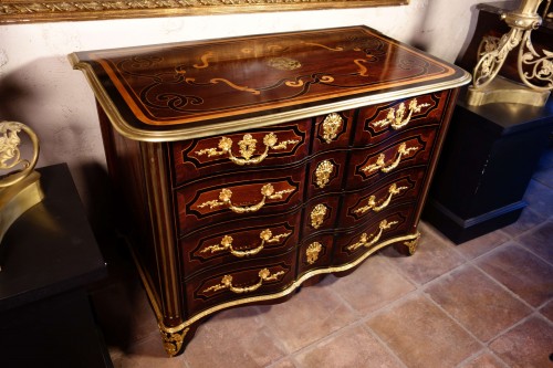 XVIIIe siècle - Commode d'époque Louis XIV en marqueterie d'amarante