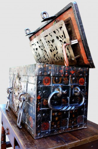 A 17th century Nuremberg chest - 