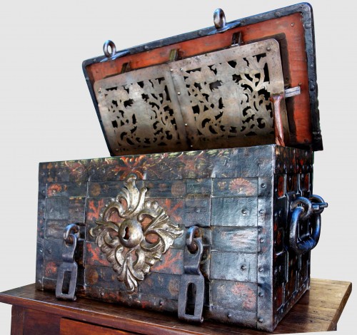 A 17th century Nuremberg chest - Renaissance