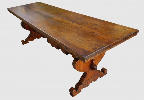 Large Italian abbey table in walnut - 