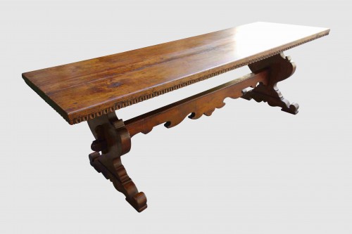 XVIIe siècle - Grande table italienne d’abbaye en noyer