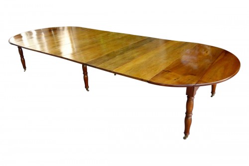 Large table with 6 Jacob Jacob walnut legs from Isère, Directoire period