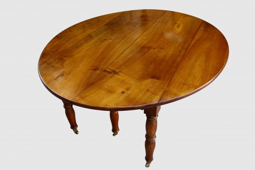 Large table with 6 Jacob Jacob walnut legs from Isère, Directoire period - 