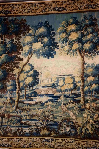 Antiquités - Grande Tapisserie d’Aubusson - Verdure aux paons et aux cygnes