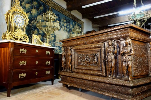 Large chest of the Second Renaissance with allegories of the four seasons - Furniture Style Renaissance