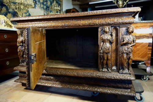 Renaissance - Large chest of the Second Renaissance with allegories of the four seasons