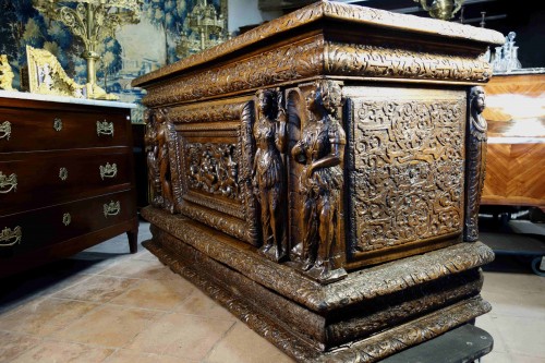 Antiquités - Large chest of the Second Renaissance with allegories of the four seasons