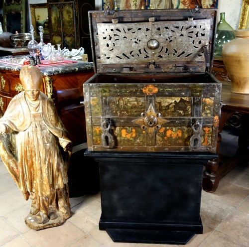 Coffre de Nuremberg polychromé aux scènes de vie, XVIIe - Objets de Curiosité Style Louis XIII