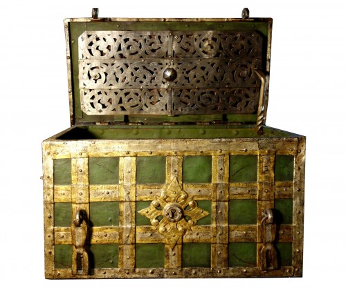  Large polychromed Nuremberg chest
