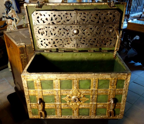 Renaissance -  Large polychromed Nuremberg chest