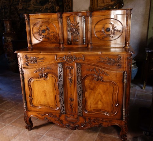 Buffet à glissants provençal arlésien en noyer, XVIIIe siècle - Mobilier Style 