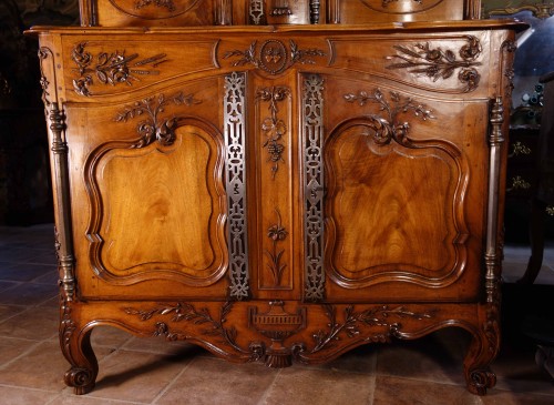 Mobilier Buffet - Buffet à glissants provençal arlésien en noyer, XVIIIe siècle