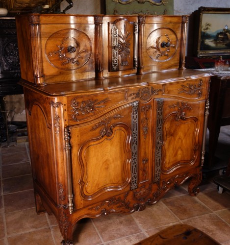 Antiquités - Provencal Arles sideboard in walnut, 18th century