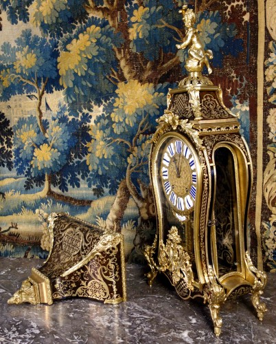 Grand cartel d’applique violoné en marqueterie Boulle, Saint Martin à Paris - Horlogerie Style Louis XV