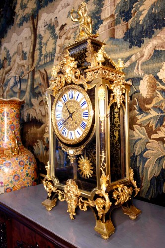 Antiquités - Cartel clock in Boulle marquetry on sheath by Thuret