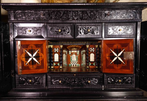 Antiquités - Ebony cabinet with scenes of the Holy Family