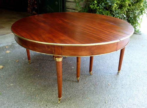 Furniture  - Large mahogany banquet table with Jurande hallmark