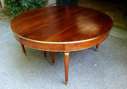 Large mahogany banquet table with Jurande hallmark - 