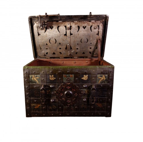 Large polychrome Nuremberg chest with padlock