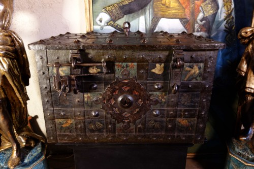Large polychrome Nuremberg chest with padlock - Furniture Style 