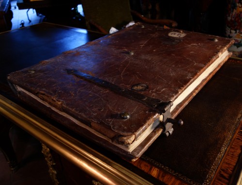 Art sacré, objets religieux  - Grand Antiphonaire De Messe De 260 Pages, Daté 1736