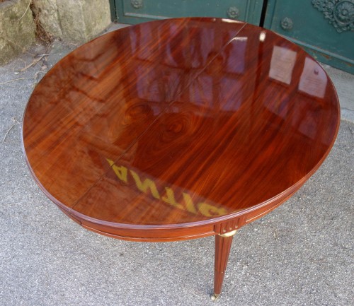 XIXe siècle - Grande table de banquet à bandeau en acajou