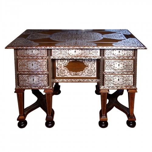 Mazarin desk in pewter marquetry, Louis XIV period