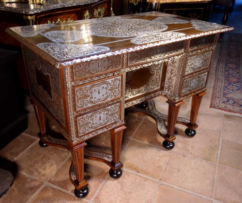 Bureau Mazarin en marqueterie d’étain, époque Louis XIV - Mobilier Style Louis XIV